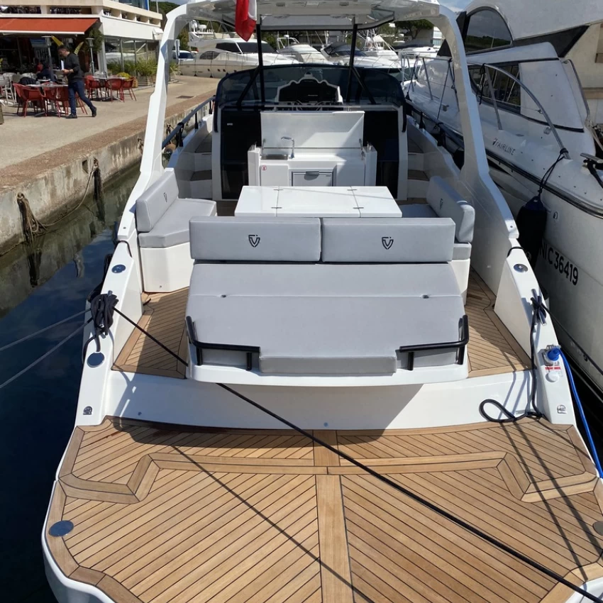 FIM Regina 340 Bateau disponible Cannes Mandelieu Modern Boat