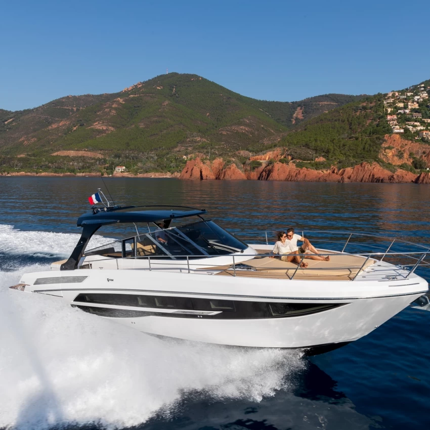 FIM 470 Disponible Modern Boat Cannes Mandelieu France